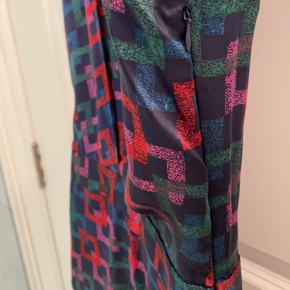 Geometric Patterned 💯 Silk top by Trovata - Picture 6 of 11